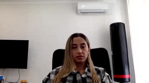 Snapshot of linavora chatting on 4, 2, 2026 linavora online show from 4, 2, 2026