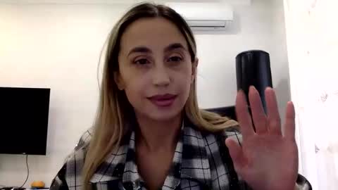 Snapshot of linavora chatting on 6, 2, 2026 linavora online show from 6, 2, 2026