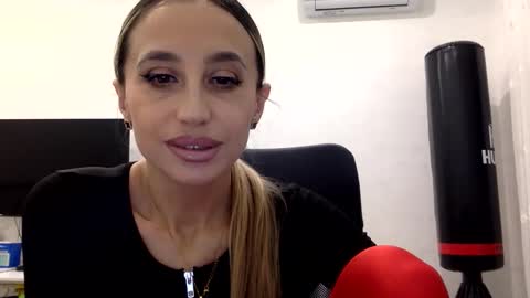 Snapshot of linavora chatting on 14, 2, 2026 linavora online show from 14, 2, 2026