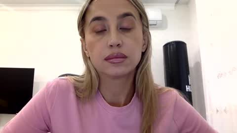 Snapshot of linavora chatting on 18, 2, 2026 linavora online show from 18, 2, 2026