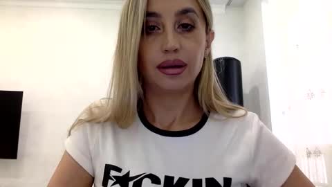 Snapshot of linavora chatting on 3, 3, 2026 linavora online show from 3, 3, 2026