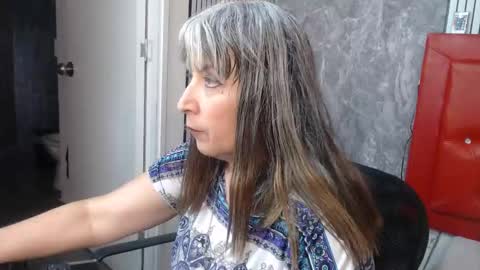 Snapshot of linda__mature chatting on 11, 9, 2025 Linda online show from 11, 9, 2025