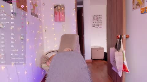 Snapshot of linda_giggle chatting on 18, 9, 2025 Giggles online show from 18, 9, 2025