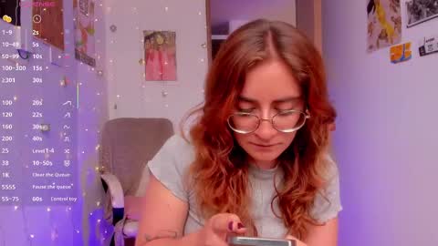 Snapshot of linda_giggle chatting on 19, 9, 2025 Giggles online show from 19, 9, 2025