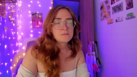 Snapshot of linda_giggle chatting on 29, 9, 2025 Giggles online show from 29, 9, 2025