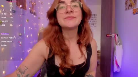 Snapshot of linda_giggle chatting on 3, 10, 2025 Giggles online show from 3, 10, 2025