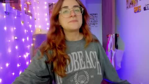 Snapshot of linda_giggle chatting on 5, 10, 2025 Giggles online show from 5, 10, 2025