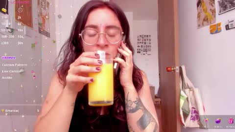 Snapshot of linda_giggle chatting on 15, 10, 2025 Giggles online show from 15, 10, 2025