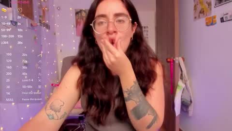 Snapshot of linda_giggle chatting on 21, 10, 2025 Giggles online show from 21, 10, 2025