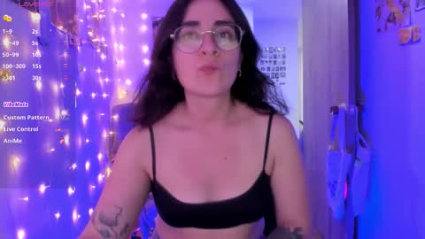 Snapshot of linda_giggle chatting on 28, 10, 2025 Giggles online show from 28, 10, 2025