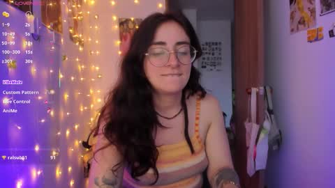 Snapshot of linda_giggle chatting on 5, 11, 2025 Giggles online show from 5, 11, 2025