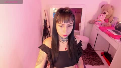 Lindaa maria  online show from 9, 11, 2025