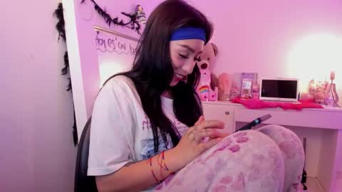 Lindaa maria  online show from 12, 11, 2025