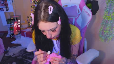 Snapshot of liniq chatting on 27, 12, 2024 Lina online show from 27, 12, 2024