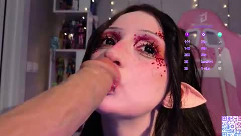 Snapshot of liniq chatting on 18, 10, 2025 Lina online show from 18, 10, 2025