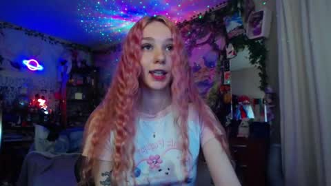 Snapshot of linlin_cuteeee chatting on 1, 12, 2025 Lin online show from 1, 12, 2025