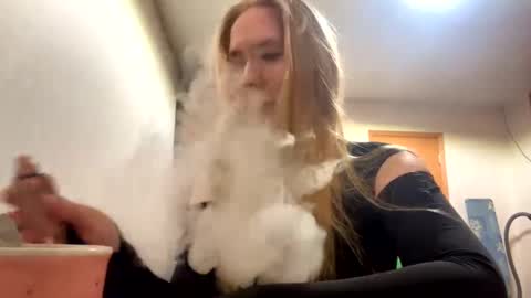 Snapshot of linncrisafi chatting on 22, 2, 2026 Rose online show from 22, 2, 2026