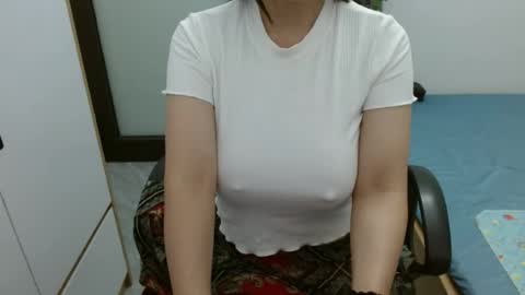 Snapshot of lisa_1011 chatting on 12, 7, 2026 lisa_1011 online show from 12, 7, 2026