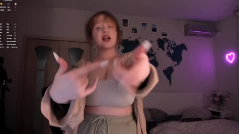 -Lisa- Help me to reach 100 thumbs up3 online show from 22, 12, 2024