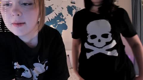 -Lisa- Help me to reach 100 thumbs up3 online show from 25, 1, 2025