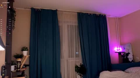 -Lisa- Help me to reach 100 thumbs up3 online show from 18, 9, 2025