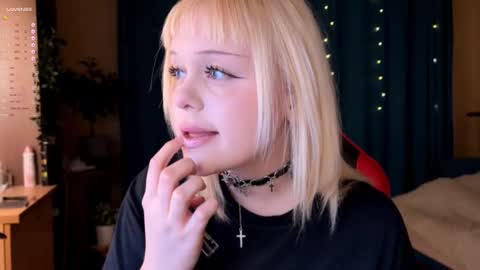 -Lisa- Help me to reach 100 thumbs up3 online show from 2, 10, 2025