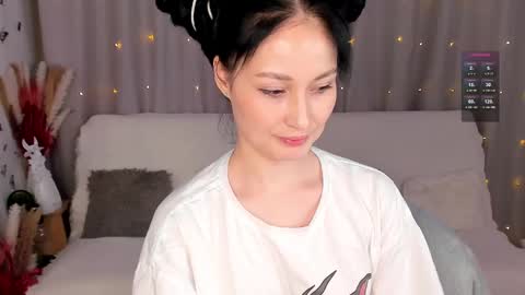 Snapshot of lisamooore chatting on 15, 2, 2025 Lisa Moore online show from 15, 2, 2025