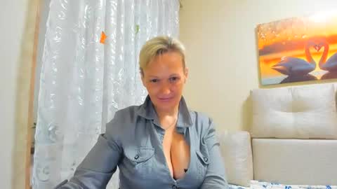 Lisasimsxs online show from 17, 7, 2026