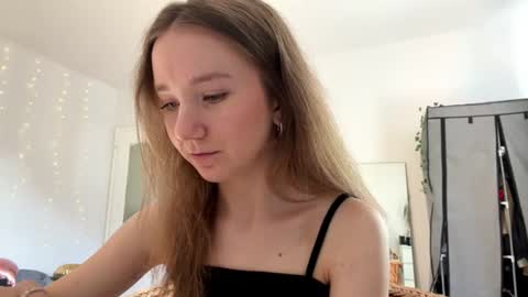 Snapshot of lisasmall chatting on 14, 6, 2026 lisasmall online show from 14, 6, 2026