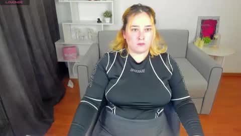 Snapshot of lissa_jamess chatting on 27, 11, 2025 Lissa online show from 27, 11, 2025