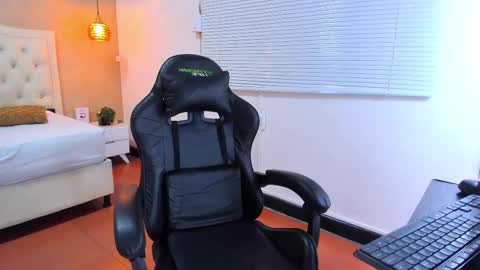 L I S S A  online show from 25, 2, 2025