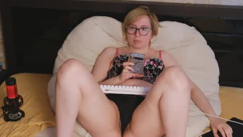 Snapshot of lissaho chatting on 27, 5, 2026 Lissa Ross online show from 27, 5, 2026