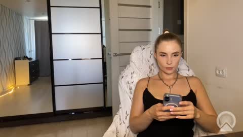 Snapshot of litle_girl05 chatting on 4, 8, 2026 LUNA online show from 4, 8, 2026