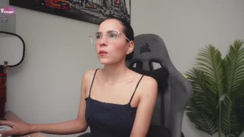 Snapshot of little_eli chatting on 16, 6, 2026 Help me reach 100 likes online show from 16, 6, 2026