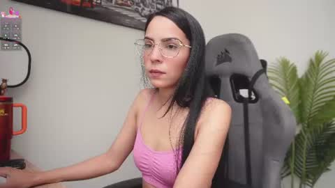 Snapshot of little_eli chatting on 18, 6, 2026 Help me reach 100 likes online show from 18, 6, 2026