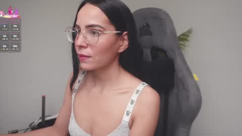 Snapshot of little_eli chatting on 2, 7, 2026 Help me reach 100 likes online show from 2, 7, 2026
