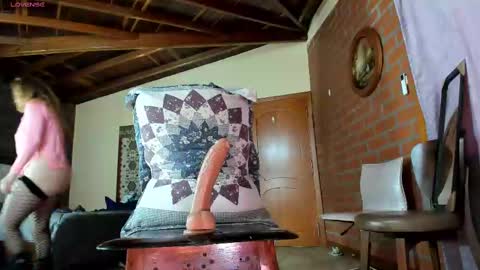 Izzi online show from 19, 2, 2025