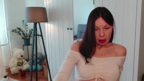 Nicole online show from 5, 5, 2026