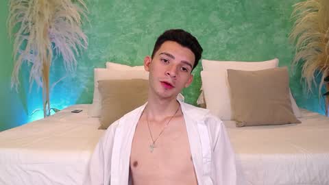 Snapshot of little_twiink chatting on 1, 2, 2025 Juan Ferrer online show from 1, 2, 2025