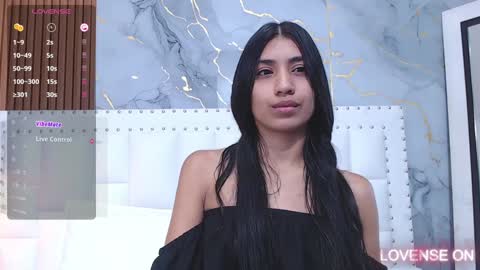 Snapshot of littlee_emilyy_ chatting on 14, 1, 2025 Emily  online show from 14, 1, 2025