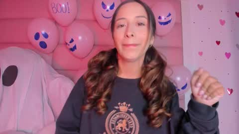 littlee_emma_ online show from 13, 10, 2025