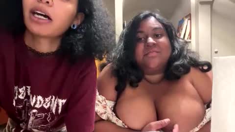 Snapshot of littlemads003 chatting on 4, 11, 2025 Maddy online show from 4, 11, 2025