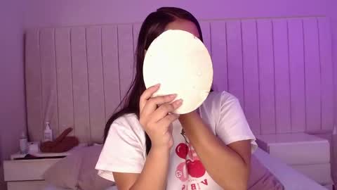 im olivia IG littleolivia01 online show from 15, 10, 2025