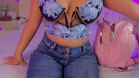 im olivia IG littleolivia01 online show from 14, 1, 2026