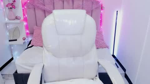  sofii  online show from 3, 3, 2026