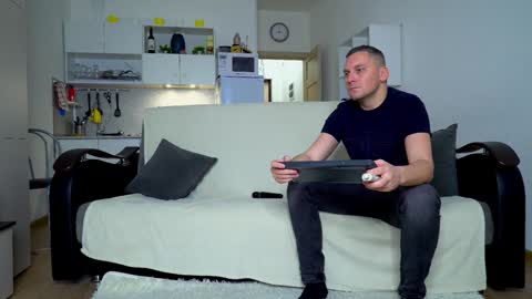 Little Tifany online show from 13, 11, 2025