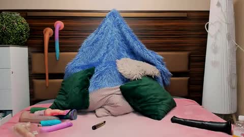 Livia and Lucy D online show from 15, 12, 2024