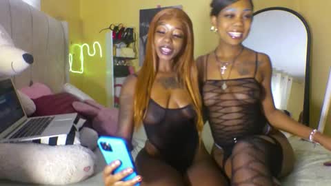 Snapshot of liyahs_lair chatting on 19, 10, 2025 liyah online show from 19, 10, 2025