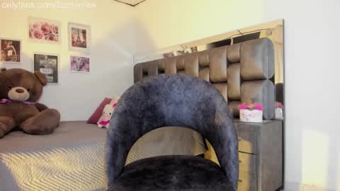 Snapshot of liza_honey chatting on 28, 10, 2025 liza honey online show from 28, 10, 2025