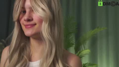 Snapshot of lizbethcoll chatting on 29, 12, 2024 Sunnheart online show from 29, 12, 2024